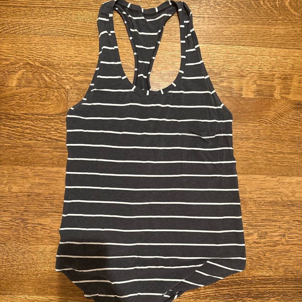 Lululemon tank
Size 10